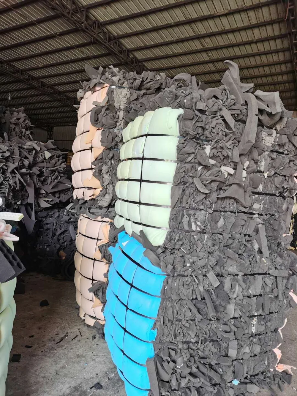 Black PU foam scrap without skin